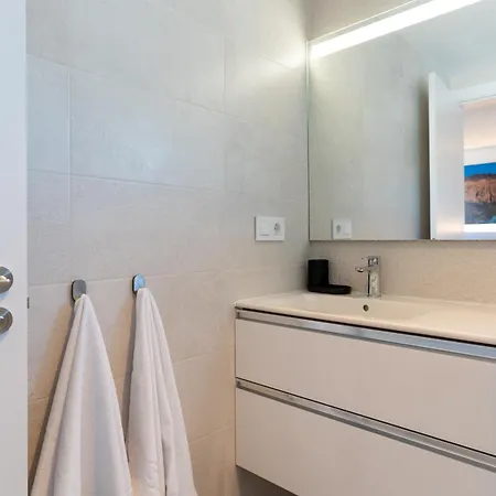 2 Sea Breeze Apartament *