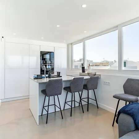 2 Sea Breeze Apartament *